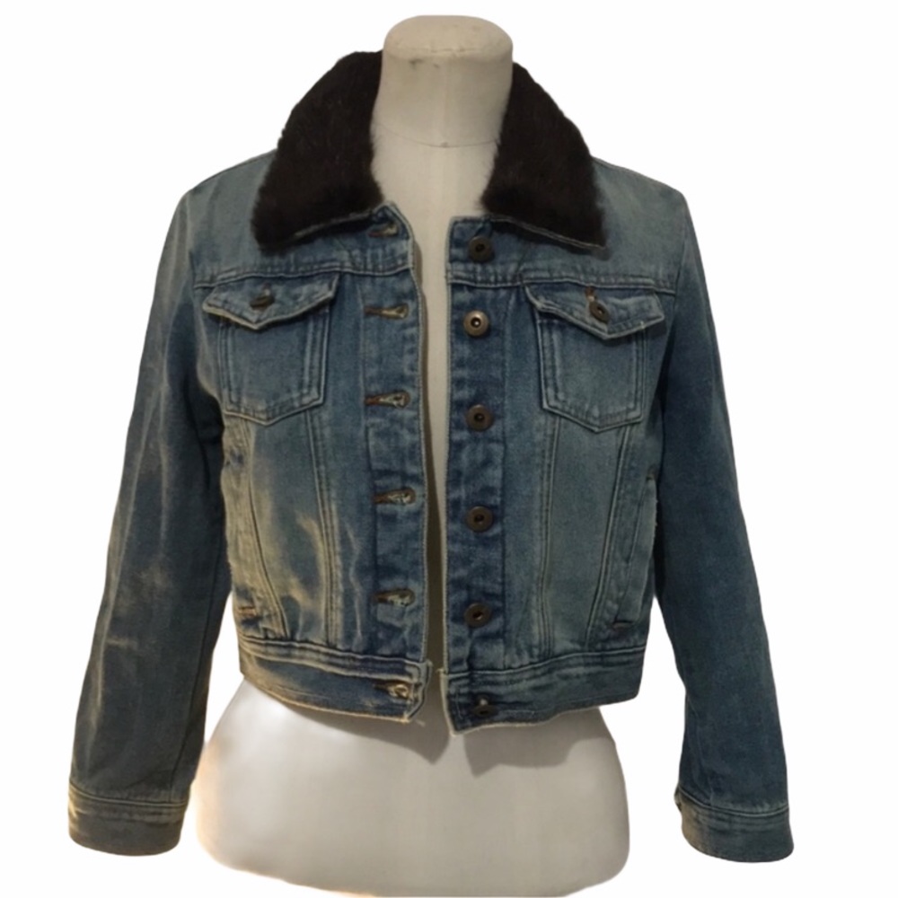 Millau blue jean jacket fur collar.